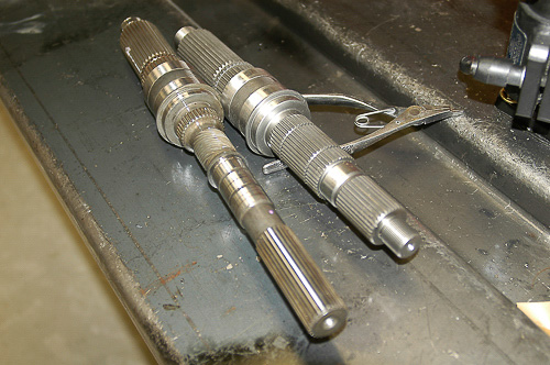 Comparison of output shafts: stock and SYE.