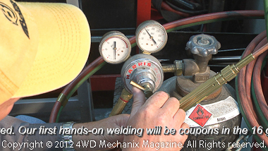 Setting correct gas pressures for oxy-acetylene welding, cutting, brazing and heating.