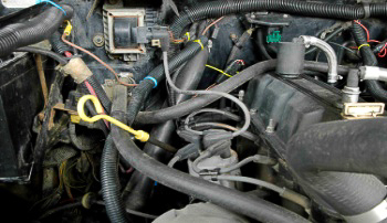 2.5L YJ Wrangler Jeep engine and EFI ignition components