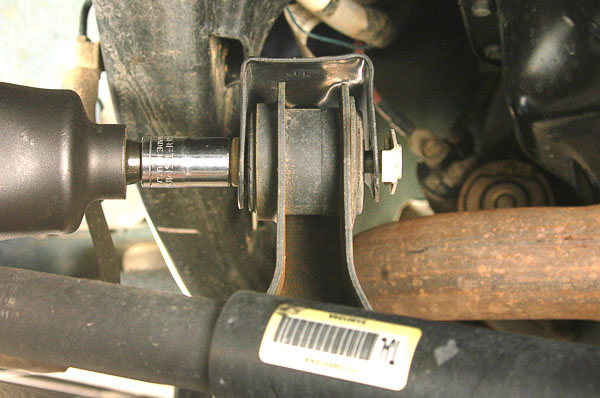 Keep the axle housig from rotating.